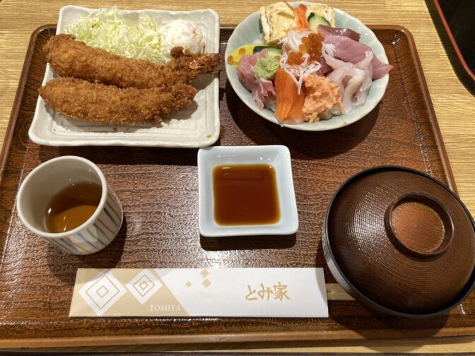 お食事処とみ家のえび、ちらしセット
