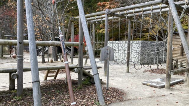 忍野しのびの里のアスレチック遊具